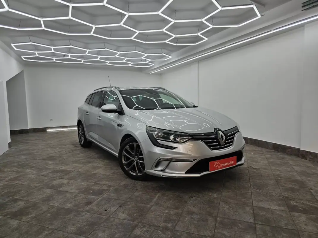 Renault Mégane Sport Tourer 2019 - 11950 EUR, 286730 km - AUTO.MOTO.pt - 286730km - foto 1 de 52