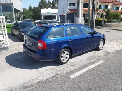 Skoda Octavia Break 2010 - 5900 EUR, 183792 km - AUTO.MOTO.pt - 183792km - foto 9 de 35