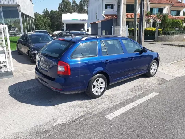 Skoda Octavia Break 2010 - 5900 EUR, 183792 km - AUTO.MOTO.pt - 183792km - foto 9 de 35