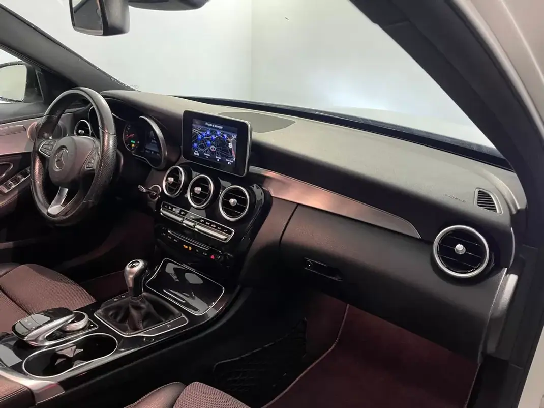 Mercedes-Benz C 220 2015 - 16500 EUR, 266000 km - AUTO.MOTO.pt - 266000km - foto 12 de 29