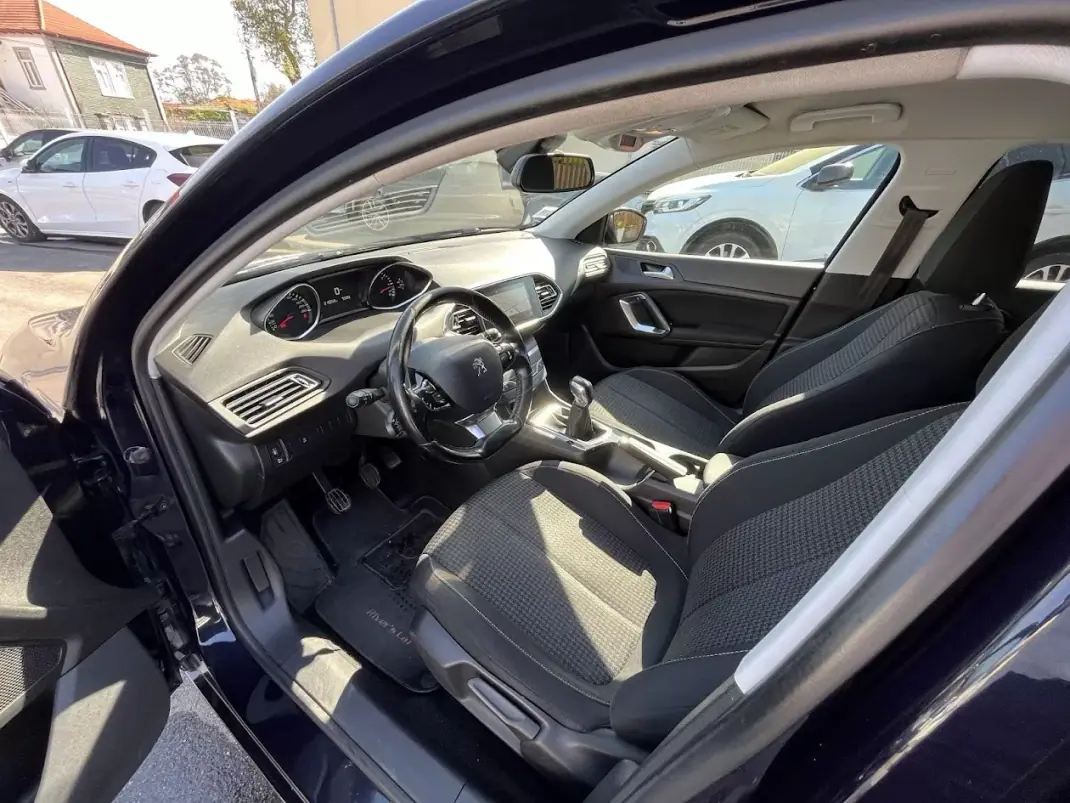 Peugeot 308 SW 2018 - 9950 EUR, 219000 km - AUTO.MOTO.pt - 219000km - foto 22 de 40