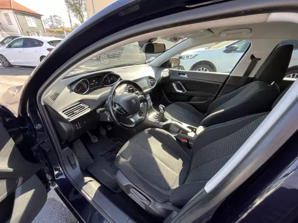 Peugeot 308 SW 2018 - 9950 EUR, 219000 km - AUTO.MOTO.pt - 219000km - foto 22 de 40