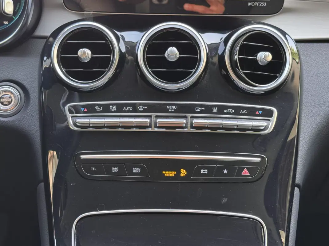 Mercedes-Benz GLC 300 2022 - 47500 EUR, 37758 km - AUTO.MOTO.pt - 37758km - foto 19 de 25
