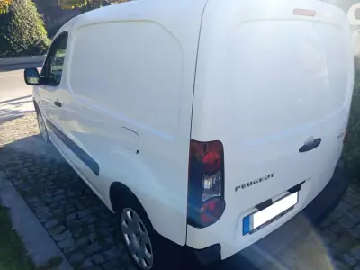 Peugeot Partner 2017 - 9990 EUR, 207464 km - foto 5 de 8