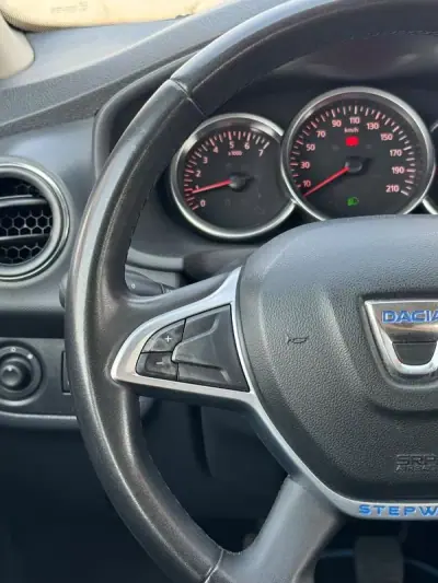 Dacia Sandero 2017 - 9950 EUR, 85154 km - AUTO.MOTO.pt - 85154km - foto 20 de 26
