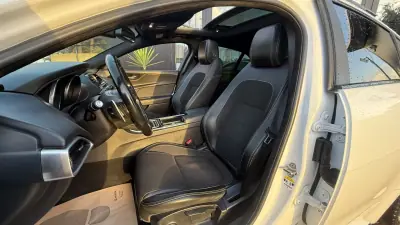 Jaguar XE 2017 - 16990 EUR, 190000 km - AUTO.MOTO.pt - 190000km - foto 24 de 28