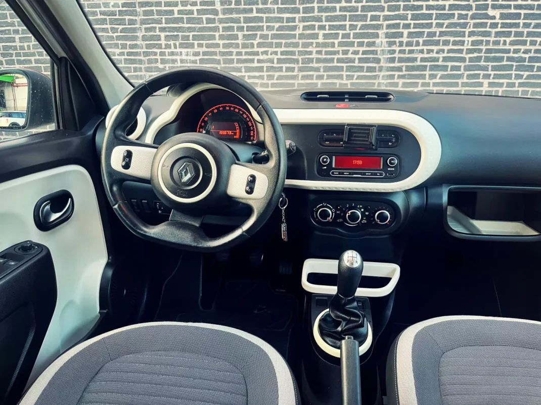 Renault Twingo 2015 - 9900 EUR, 155000 km - AUTO.MOTO.pt - 155000km - foto 12 de 12