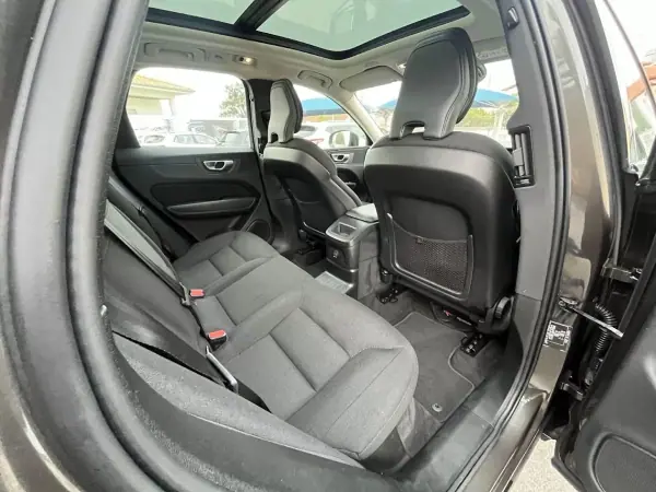 Volvo XC 60 2020 - 32750 EUR, 141000 km - AUTO.MOTO.pt - 141000km - foto 33 de 51