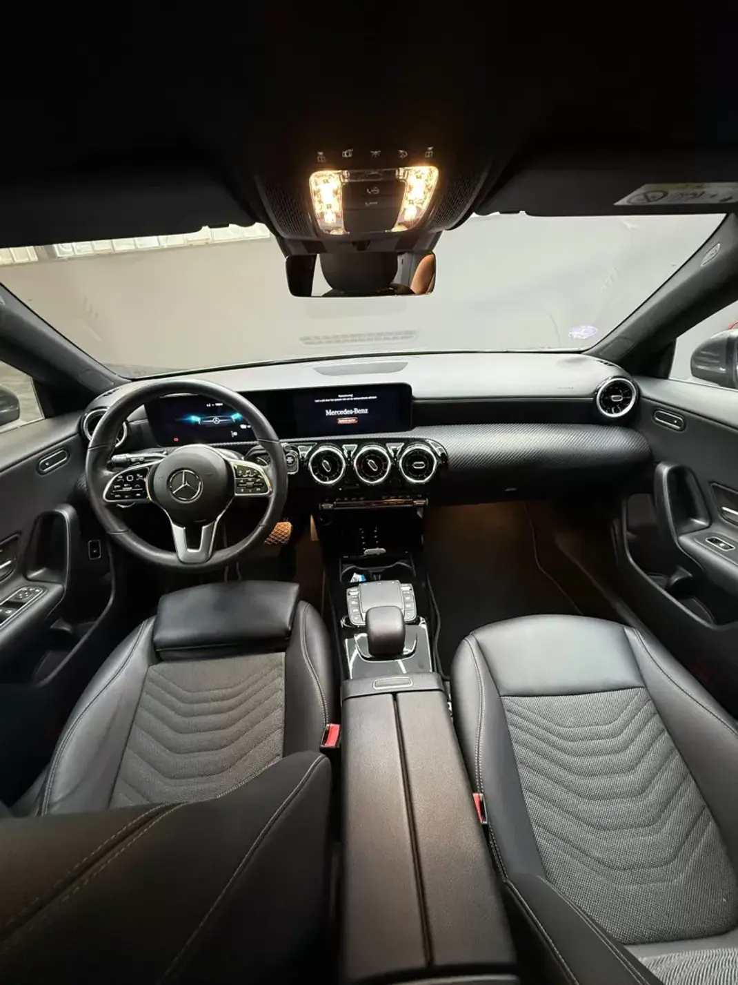 Mercedes-Benz CLA 250 2023 - 29900 EUR, 90100 km - AUTO.MOTO.pt - 90100km - foto 23 de 28