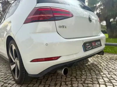 Volkswagen Golf 2017 - 23990 EUR, 87650 km - AUTO.MOTO.pt - 87650km - foto 28 de 38