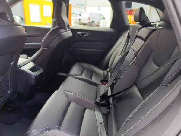 Volvo XC 60 2021 - 36900 EUR, 90150 km - 90150km - foto 21 de 26