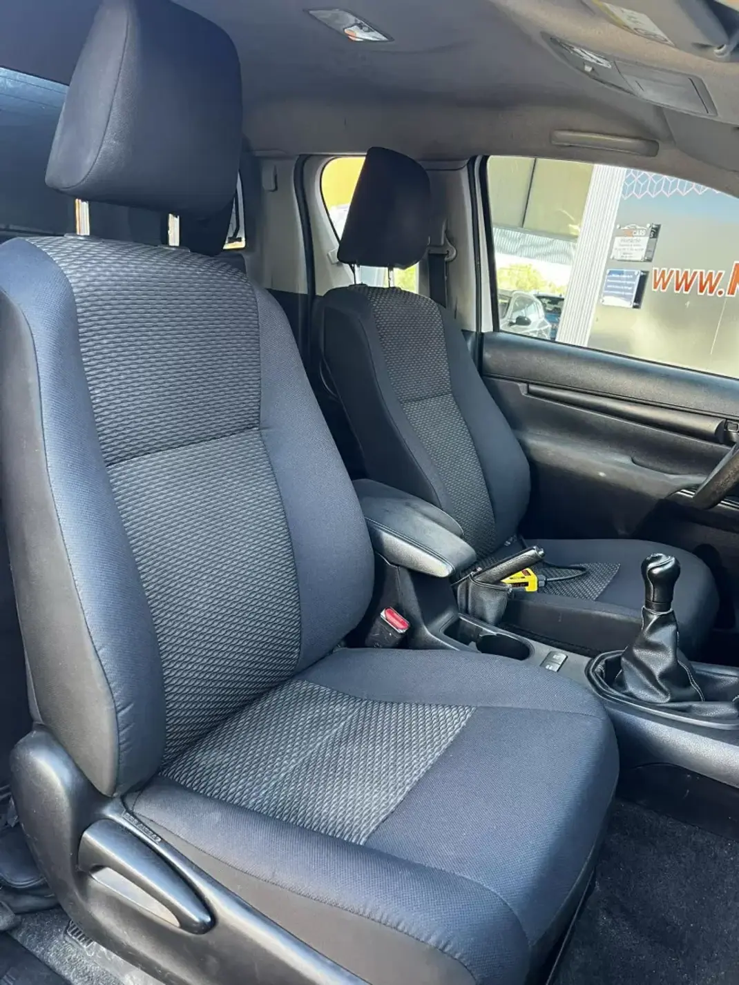 Toyota HILUX 2.4 D-4D 4WD CE TRI-BASCULANTE 2018 - 25900 EUR, 198136 km - AUTO.MOTO.pt - 198136km - foto 9 de 9