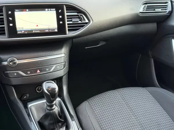 Peugeot 308 SW 2020 - 12900 EUR, 135154 km - AUTO.MOTO.pt - 135154km - foto 28 de 44