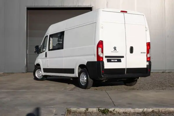 Peugeot Boxer 7 lugares 2019 - 19999 EUR, 172000 km - AUTO.MOTO.pt - 172000km - foto 7 de 28