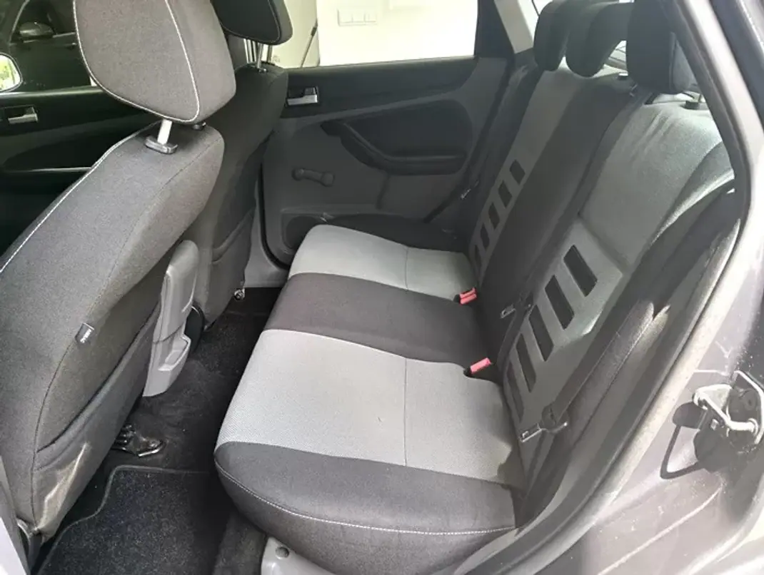 Ford Focus SW 2010 - 5990 EUR, 112000 km - AUTO.MOTO.pt - 112000km - foto 45 de 51