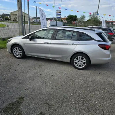 Opel Astra Sports Tourer 2022 - 11850 EUR, 149283 km - AUTO.MOTO.pt - 149283km - foto 4 de 5