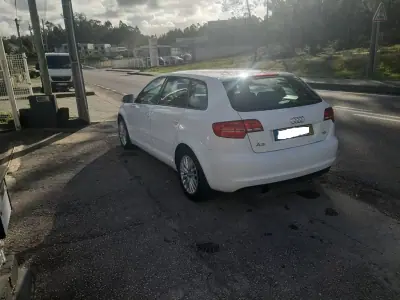 Audi A3 Sportback 2010 - 9900 EUR, 224980 km - AUTO.MOTO.pt - 224980km - foto 8 de 34