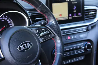 Kia ProCeed 2020 - 24750 EUR, 137140 km - AUTO.MOTO.pt - 137140km - foto 8 de 26
