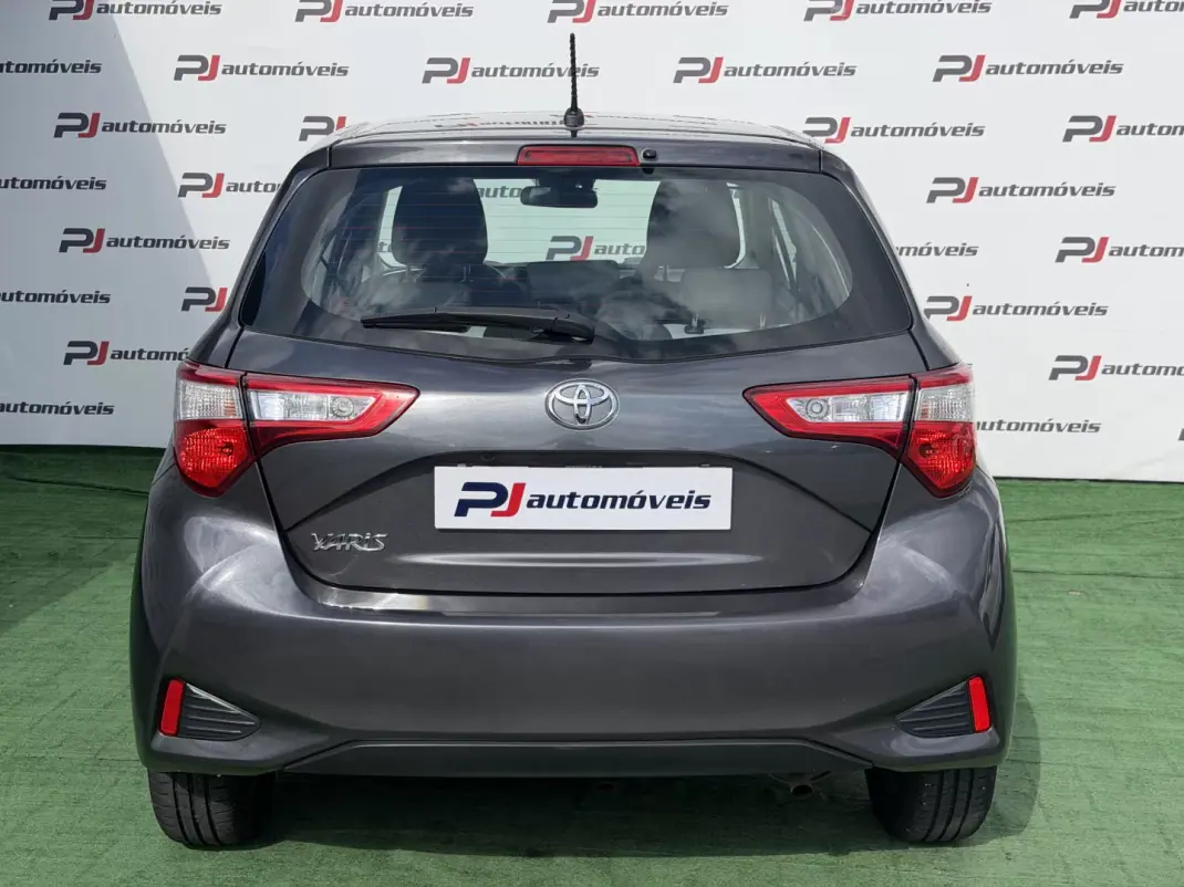 Toyota Yaris 2020 - 12990 EUR, 110000 km - AUTO.MOTO.pt - 110000km - foto 8 de 22