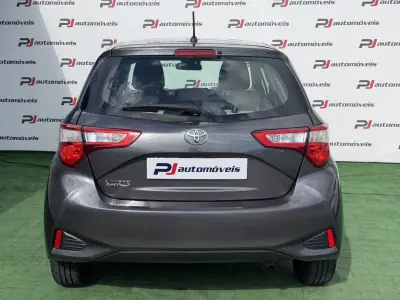 Toyota Yaris 2020 - 12990 EUR, 110000 km - AUTO.MOTO.pt - 110000km - foto 8 de 22
