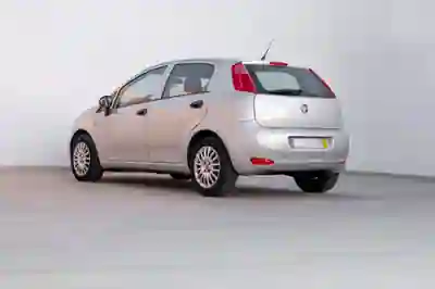 Fiat Punto 2018 - 7800 EUR, 77000 km - AUTO.MOTO.pt - 77000km - foto 5 de 5