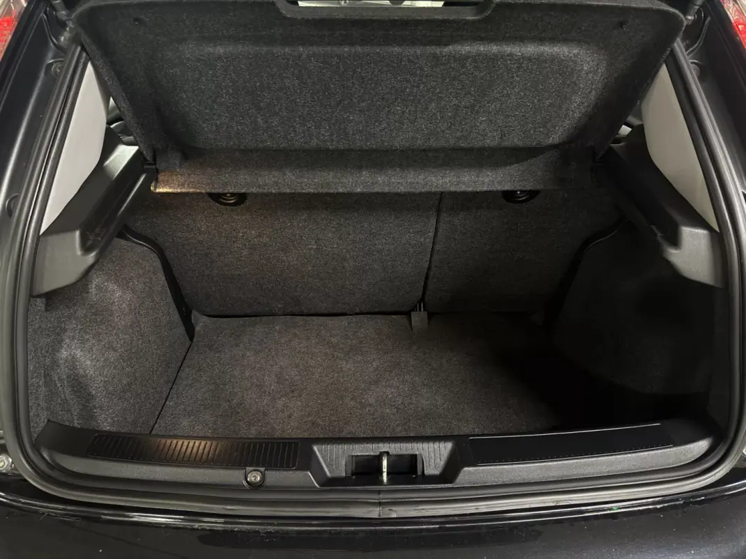 Fiat Punto 2011 - 3000 EUR, 289000 km - AUTO.MOTO.pt - 289000km - foto 10 de 10