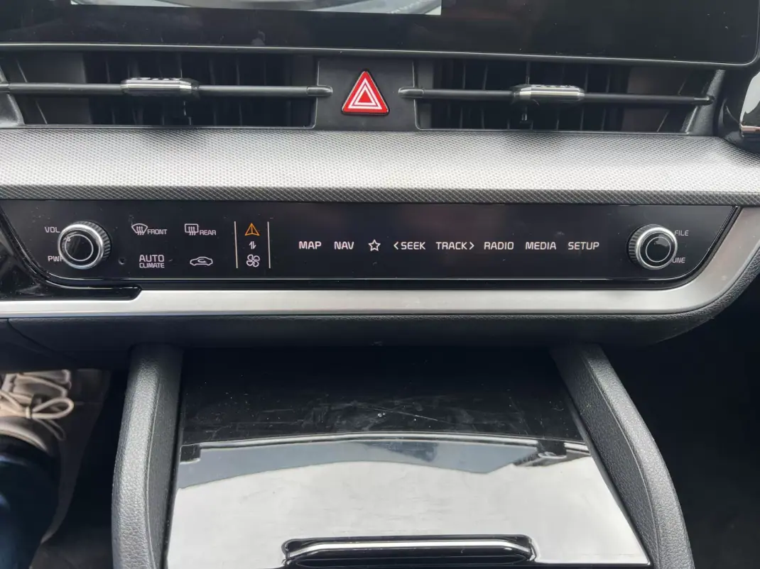 Kia Sportage 2025 - 41000 EUR, 10800 km - AUTO.MOTO.pt - 10800km - foto 20 de 21