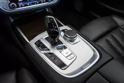 BMW 730 2019 - 57500 EUR, 84272 km - AUTO.MOTO.pt - 84272km - foto 12 de 24