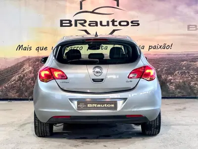 Opel Astra 2010 - 7500 EUR, 194859 km - AUTO.MOTO.pt - 194859km - foto 7 de 22