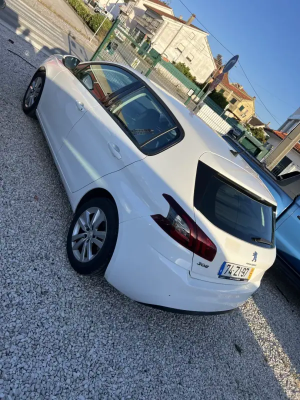 Peugeot 308 2019 - 10399 EUR, 165000 km - AUTO.MOTO.pt - 165000km - foto 4 de 7