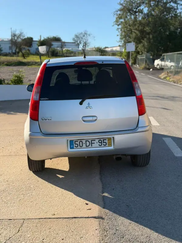 Mitsubishi Colt 2007 - 5900 EUR, 196804 km - AUTO.MOTO.pt - 196804km - foto 5 de 7