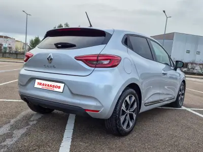 Renault Clio 2022 - 16800 EUR, 55061 km - AUTO.MOTO.pt - 55061km - foto 5 de 9