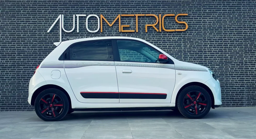 Renault Twingo 2015 - 9900 EUR, 155000 km - AUTO.MOTO.pt - 155000km - foto 4 de 12
