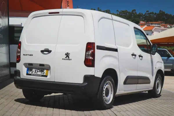 Peugeot Partner 2019 - 12500 EUR, 174520 km - AUTO.MOTO.pt - 174520km - foto 15 de 20