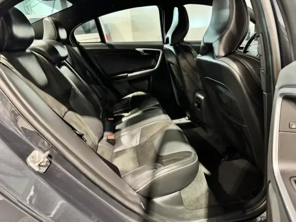 Volvo S60 2016 - 14900 EUR, 205158 km - AUTO.MOTO.pt - 205158km - foto 13 de 30