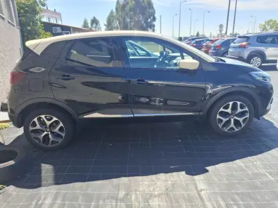 Renault Captur 2019 - 13950 EUR, 89099 km - 89099km - foto 9 de 16