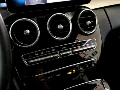 Mercedes-Benz C 300 2019 - 25900 EUR, 228972 km - AUTO.MOTO.pt - 228972km - foto 33 de 35