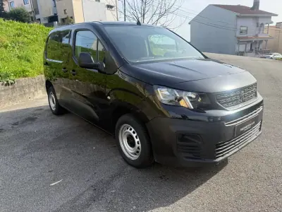 Peugeot PARTNER GIRAFON 2019 - 10900 EUR, 186000 km - AUTO.MOTO.pt - 186000km - foto 4 de 27