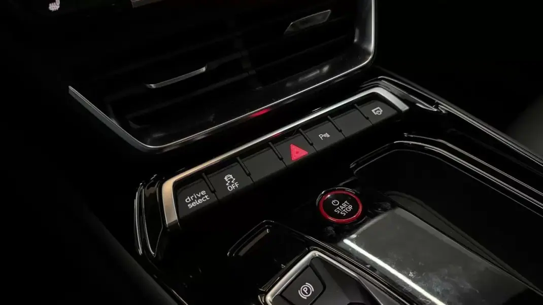 Audi e-tron GT 2022 - 57990 EUR, 59200 km - AUTO.MOTO.pt - 59200km - foto 26 de 28