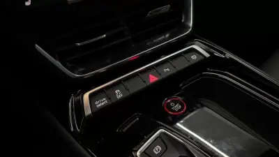 Audi e-tron GT 2022 - 57990 EUR, 59200 km - AUTO.MOTO.pt - 59200km - foto 26 de 28