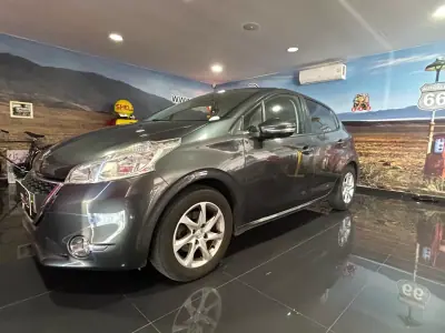 Peugeot 208 2014 - 9500 EUR, 220749 km - 220749km - foto 3 de 18