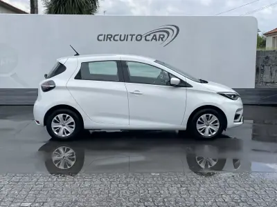 Renault Zoe 2020 - 14800 EUR, 56840 km - AUTO.MOTO.pt - 56840km - foto 8 de 42