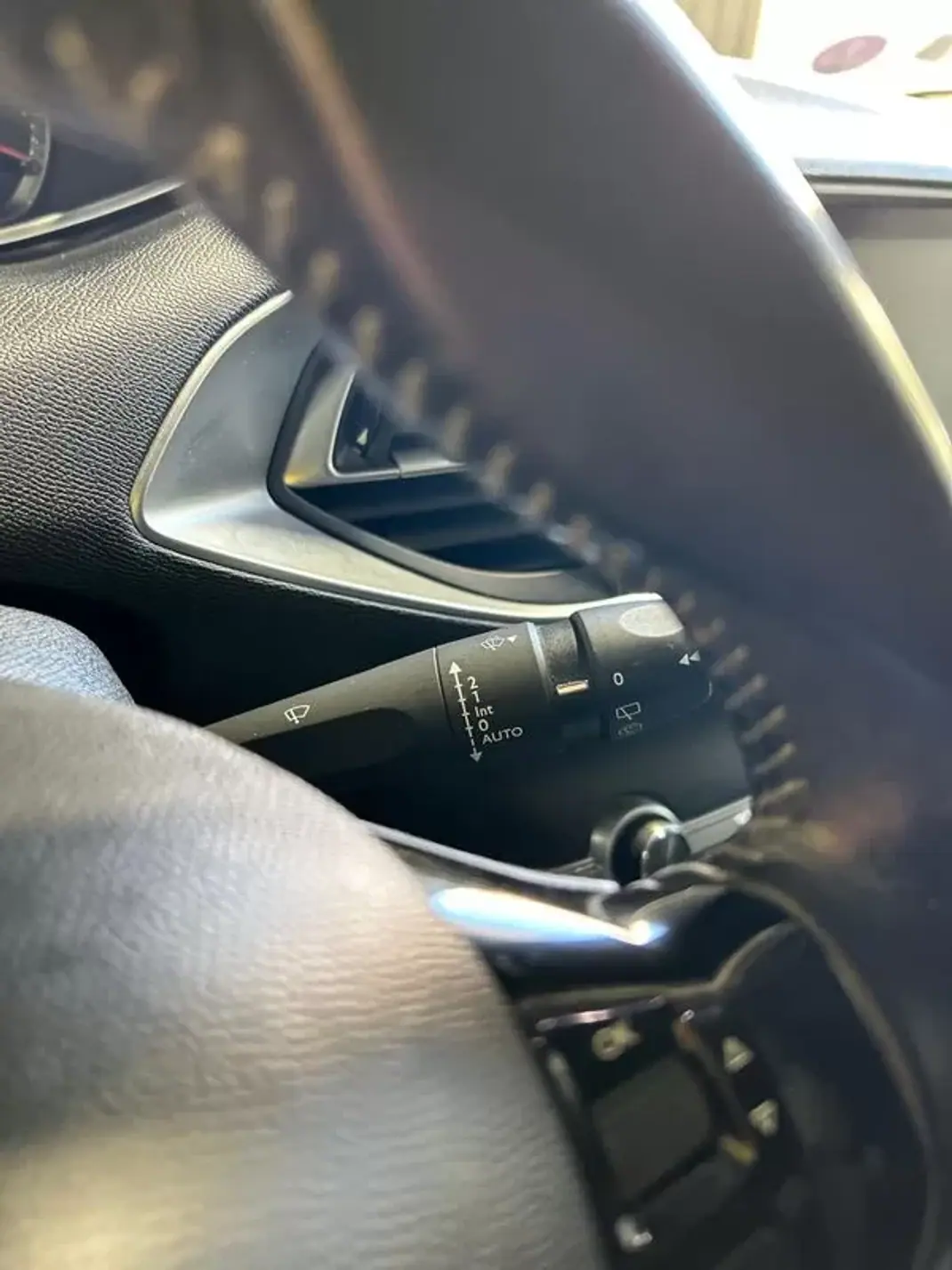 Peugeot 308 SW 2018 - 11500 EUR, 155853 km - AUTO.MOTO.pt - 155853km - foto 33 de 38