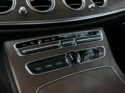 Mercedes-Benz E 300 2019 - 33490 EUR, 105000 km - AUTO.MOTO.pt - 105000km - foto 27 de 46
