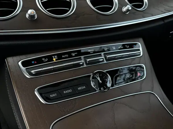Mercedes-Benz E 300 2019 - 33490 EUR, 105000 km - AUTO.MOTO.pt - 105000km - foto 27 de 46