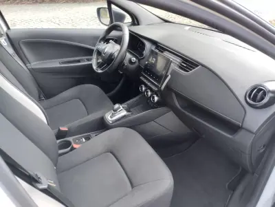 Renault Zoe 2020 - 12950 EUR, 110000 km - AUTO.MOTO.pt - 110000km - foto 15 de 27