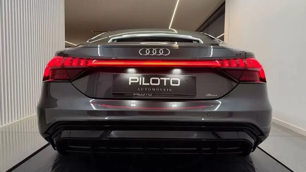 Audi e-tron GT 2022 - 57990 EUR, 59200 km - AUTO.MOTO.pt - 59200km - foto 8 de 28