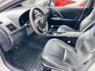 Toyota Avensis 2010 - 8950 EUR, 280706 km - AUTO.MOTO.pt - 280706km - foto 8 de 12
