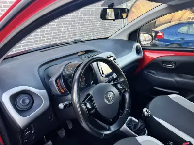 Toyota Aygo 2016 - 8500 EUR, 190000 km - AUTO.MOTO.pt - 190000km - foto 15 de 16