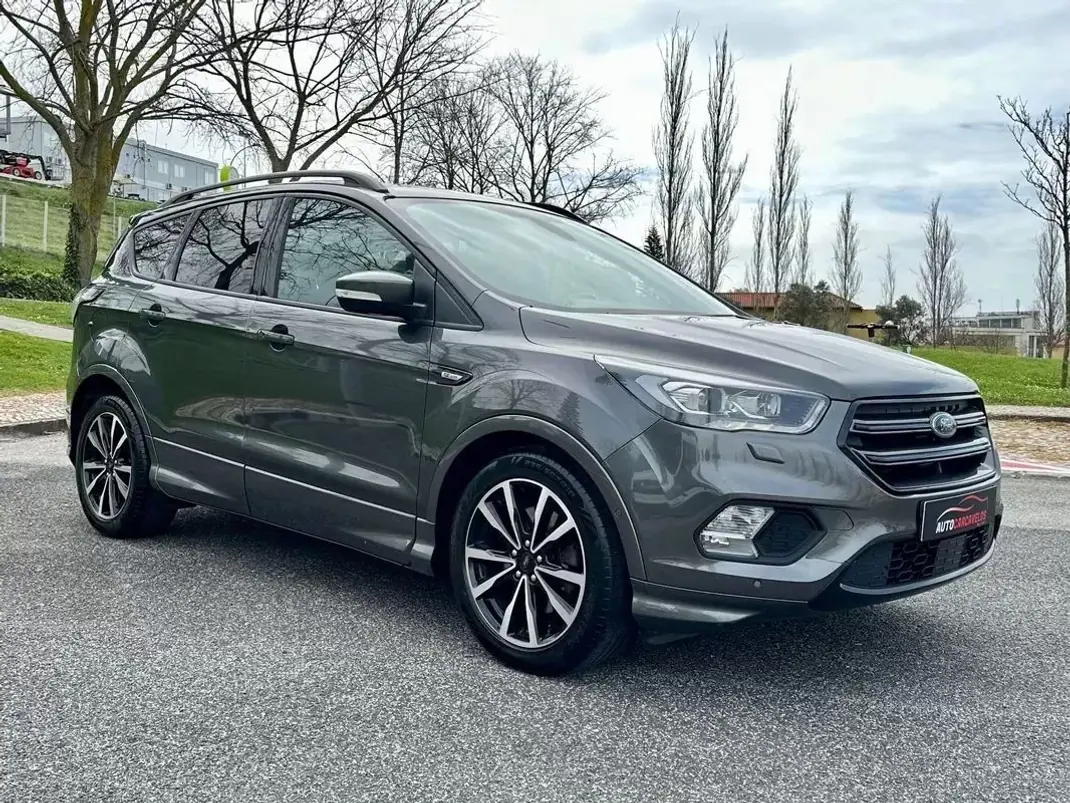 Ford Kuga 2017 - 16490 EUR, 75000 km - AUTO.MOTO.pt - 75000km - foto 4 de 60